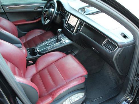 Used 2018 Porsche Macan GTS w/ Premium Package Plus AWD/4WD image 21