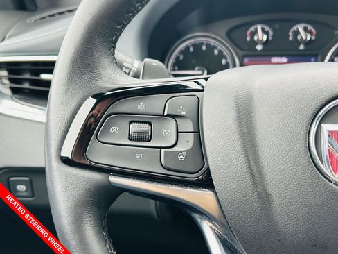 Used 2023 Buick Enclave Essence image 6