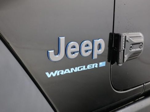 Used 2023 Jeep Wrangler Unlimited w/ Sun & Screen Package AWD/4WD image 10