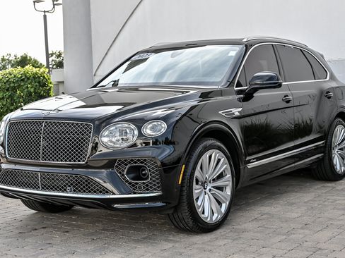 Used 2023 Bentley Bentayga Plug-In Hybrid AWD/4WD image 5