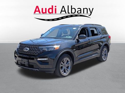 Used 2022 Ford Explorer XLT w/ Equipment Group 202A AWD/4WD image 8