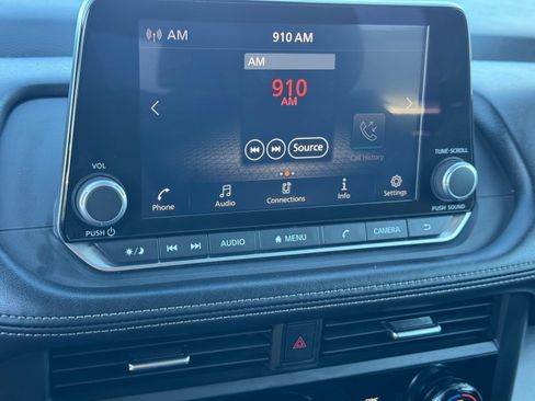 Used 2024 Nissan Rogue SV image 28