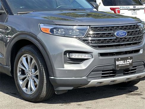 Used 2022 Ford Explorer XLT w/ Equipment Group 202A image 5