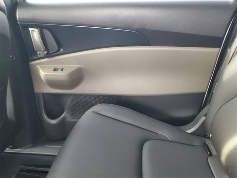 New 2026 Kia Carnival image 23