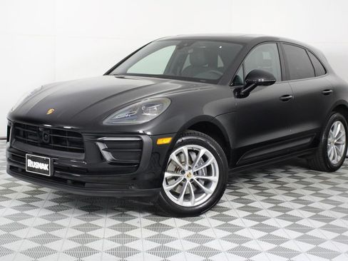 Certified 2026 Porsche Macan AWD/4WD image 1