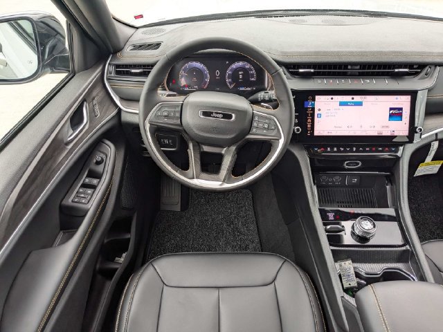 New 2026 Jeep Grand Cherokee Limited AWD/4WD image 18