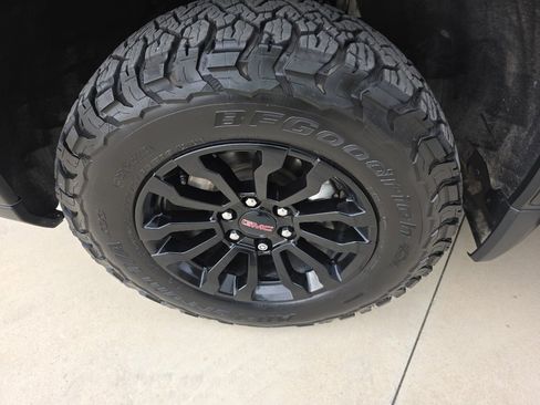 Used 2022 GMC Sierra 1500 AT4X AWD/4WD image 5