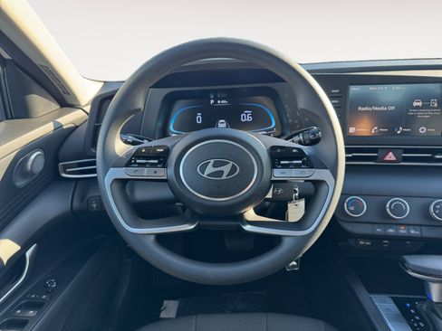 New 2025 Hyundai Elantra SE image 12