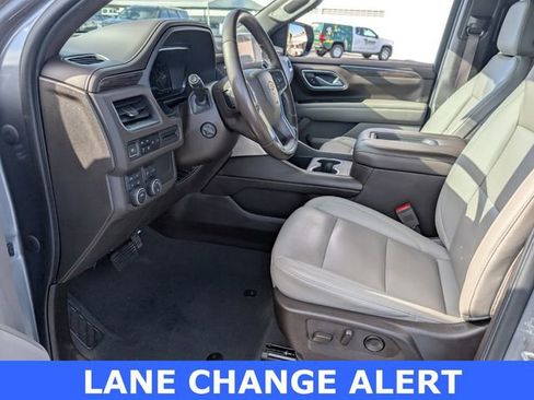 Used 2022 Chevrolet Suburban LT w/ Luxury Package image 5