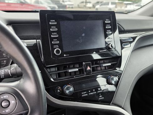 Used 2024 Toyota Camry SE image 8