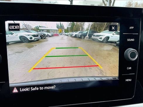 Certified 2025 Volkswagen Taos SE w/ Panoramic Sunroof Package image 24