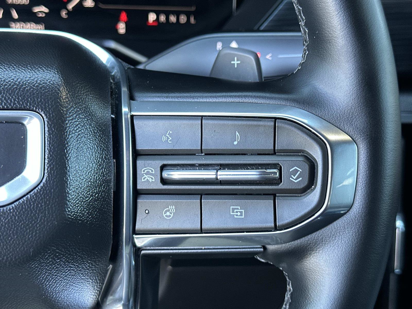 Used 2026 GMC Acadia Elevation w/ Elevation Premium Package FWD image 12