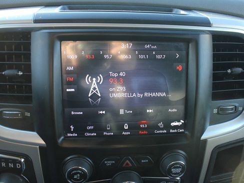 Used 2018 RAM 1500 Classic SLT image 17