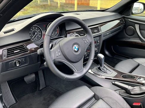 Used 2011 BMW 335i Convertible image 19