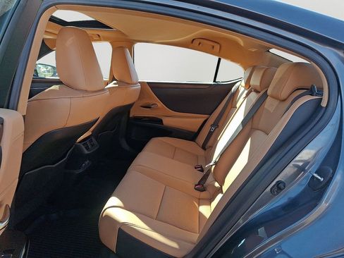 Used 2023 Lexus ES 350 w/ Premium Package image 8