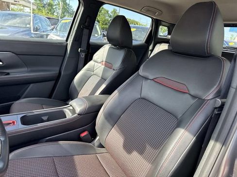 Used 2025 Nissan Kicks SR FWD image 16