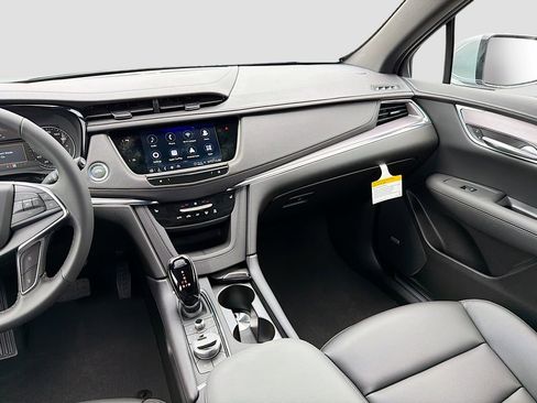 New 2026 Cadillac XT5 Luxury image 23