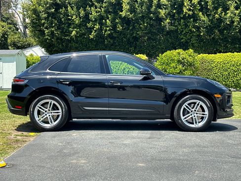 Certified 2025 Porsche Macan AWD/4WD image 9