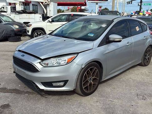 Used 2016 Ford Focus SE w/ SE Sport Package FWD image 12