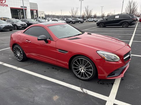 Used 2017 Mercedes-Benz SLC 300 image 2