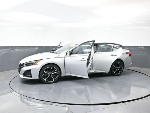 Used 2024 Nissan Altima 2.5 SR image 33