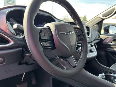 New 2026 Chrysler Pacifica Limited AWD/4WD image 38