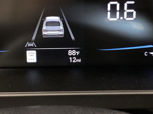 New 2025 Hyundai Elantra Sport image 6