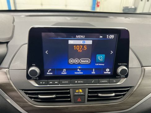 Used 2025 Nissan Altima 2.5 SV FWD image 14