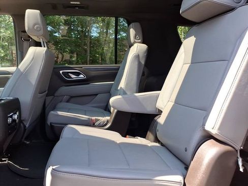 Used 2023 GMC Yukon XL SLT w/ SLT Premium Package AWD/4WD image 16