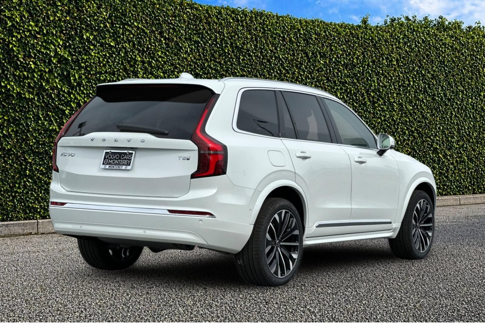 New 2025 Volvo XC90 T8 Plus w/ Protection Package Premier AWD/4WD image 6
