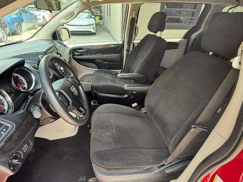 Used 2013 Dodge Grand Caravan SXT FWD image 9