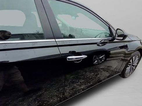 Used 2024 Nissan Altima 2.5 SV image 32