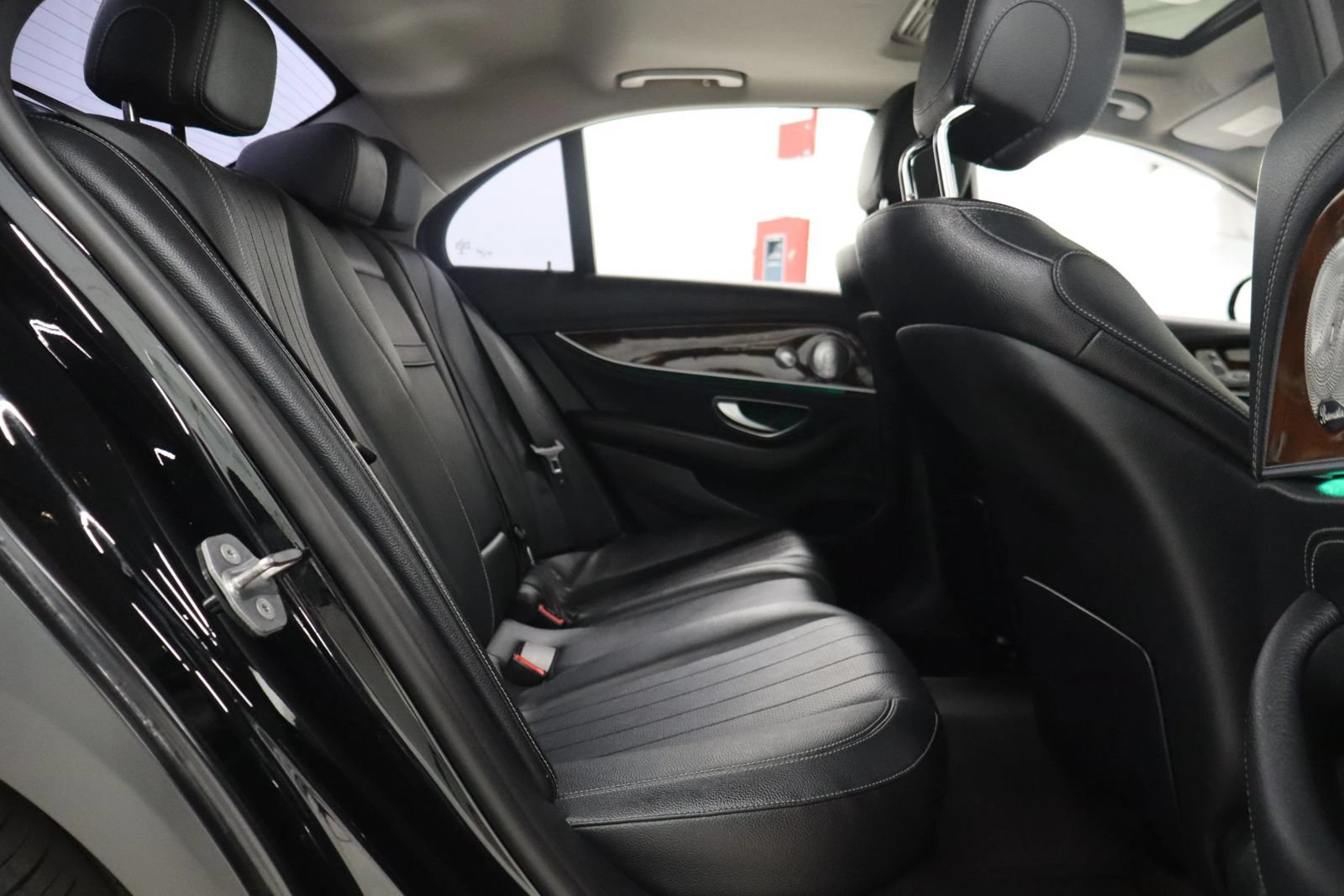 Used 2017 Mercedes-Benz E 300 4MATIC image 30