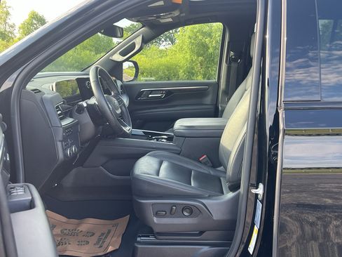 Used 2025 Chevrolet Tahoe Z71 w/ Comfort Package AWD/4WD image 14