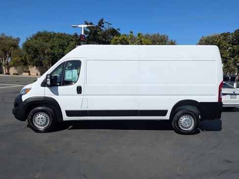 Used 2025 RAM ProMaster 2500 w/ Convenience Group image 15