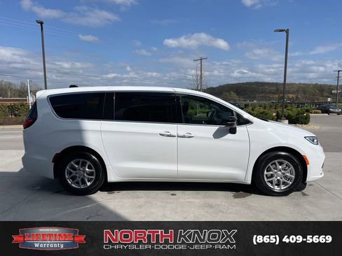 New 2026 Chrysler Pacifica Select image 19