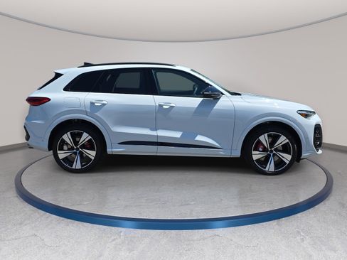 New 2026 Audi SQ5 Premium Plus AWD/4WD image 4