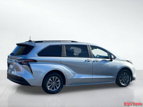 Certified 2024 Toyota Sienna XLE FWD image 7