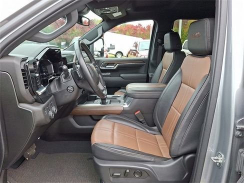 Used 2023 Chevrolet Silverado 1500 High Country image 10