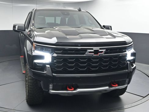 Used 2025 Chevrolet Silverado 1500 ZR2 w/ Technology Package AWD/4WD image 2