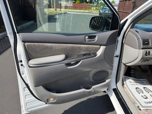 Used 2008 Toyota Sienna LE AWD/4WD image 10
