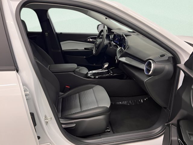 Certified 2025 Chevrolet Trax LT FWD image 12