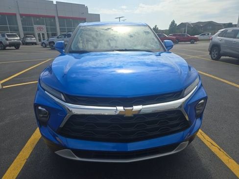 Used 2025 Chevrolet Blazer LT FWD image 2