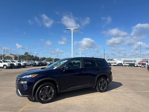 Certified 2025 Nissan Rogue SV AWD/4WD image 10