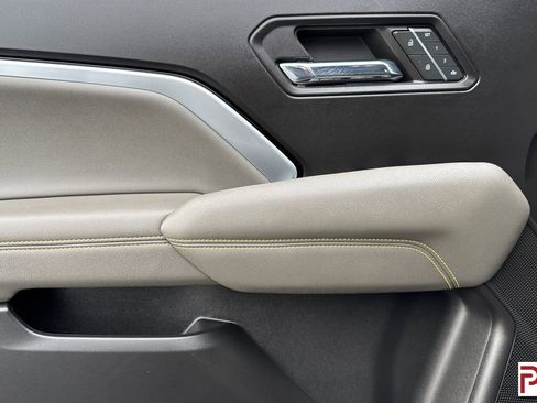 Used 2023 Chevrolet Colorado ZR2 w/ ZR2 Convenience Package III image 11