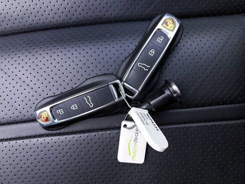 Used 2023 Porsche Cayenne AWD/4WD image 30