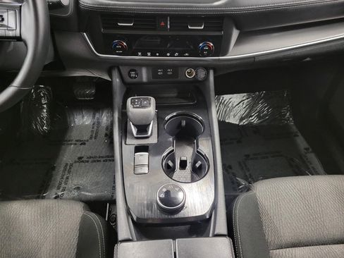 Used 2025 Nissan Rogue SV image 17