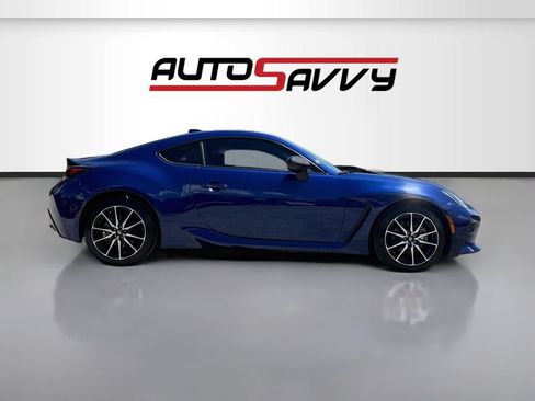 Used 2023 Toyota GR86 RWD image 8
