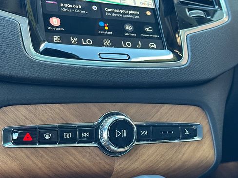 Certified 2025 Volvo XC90 B6 Plus AWD/4WD image 24
