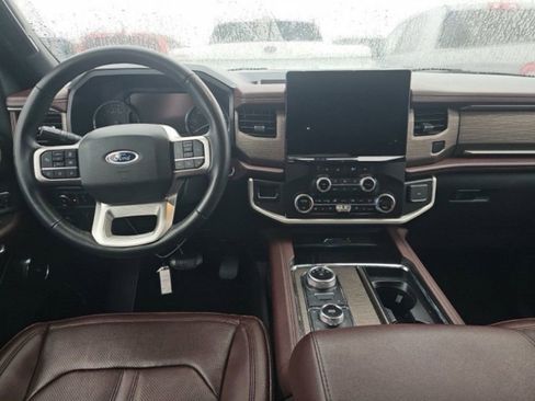 Used 2024 Ford Expedition Limited image 12